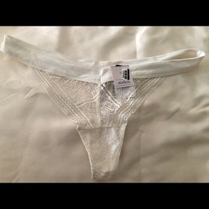 2 Pair of Auden panties L (12-14)